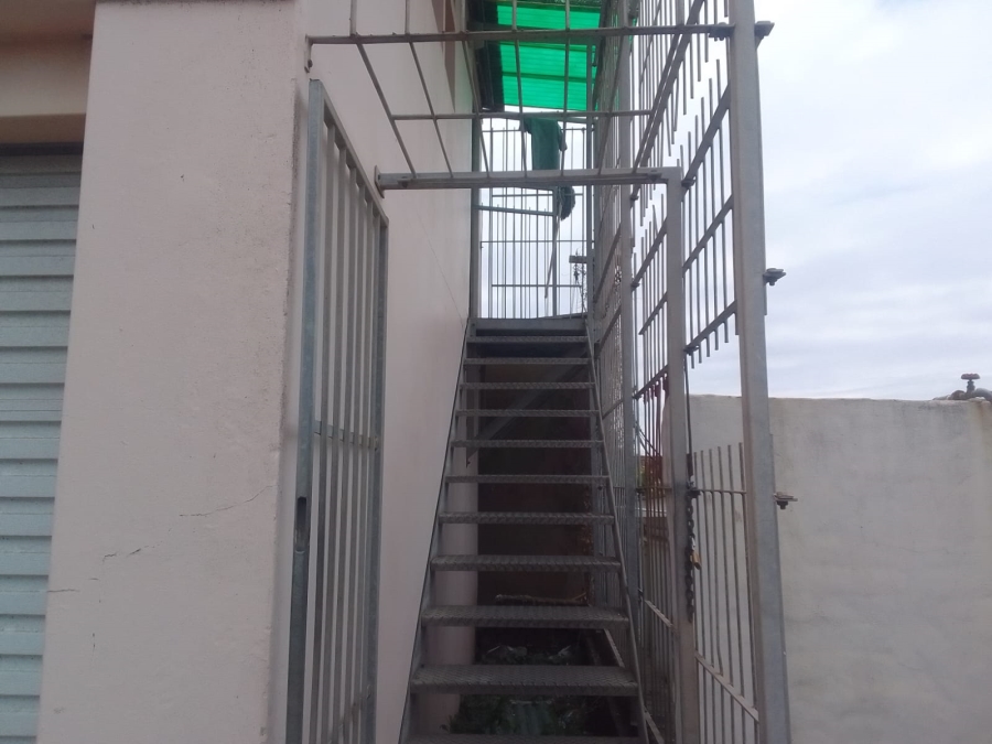 To Let 1 Bedroom Property for Rent in Quigney Eastern Cape